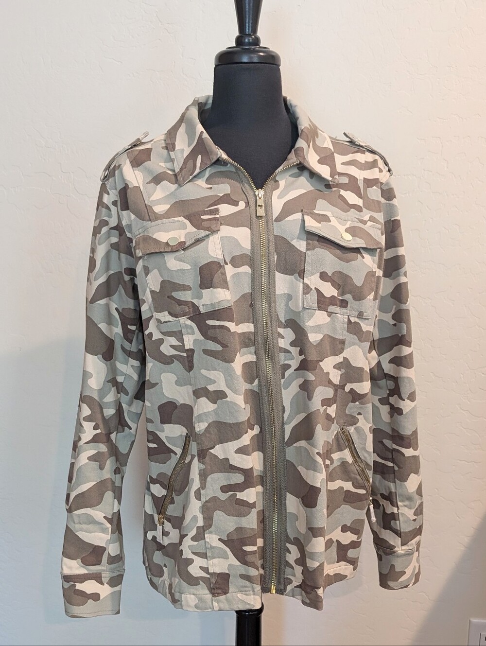 Belle By Kim Gravel Soft Stretch Fitted Women's Taupe Olive Camo Jacket Size L